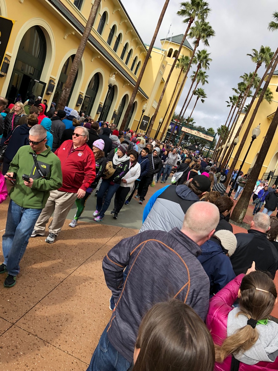 2018 Disney World Marathon Weekend Expo lines